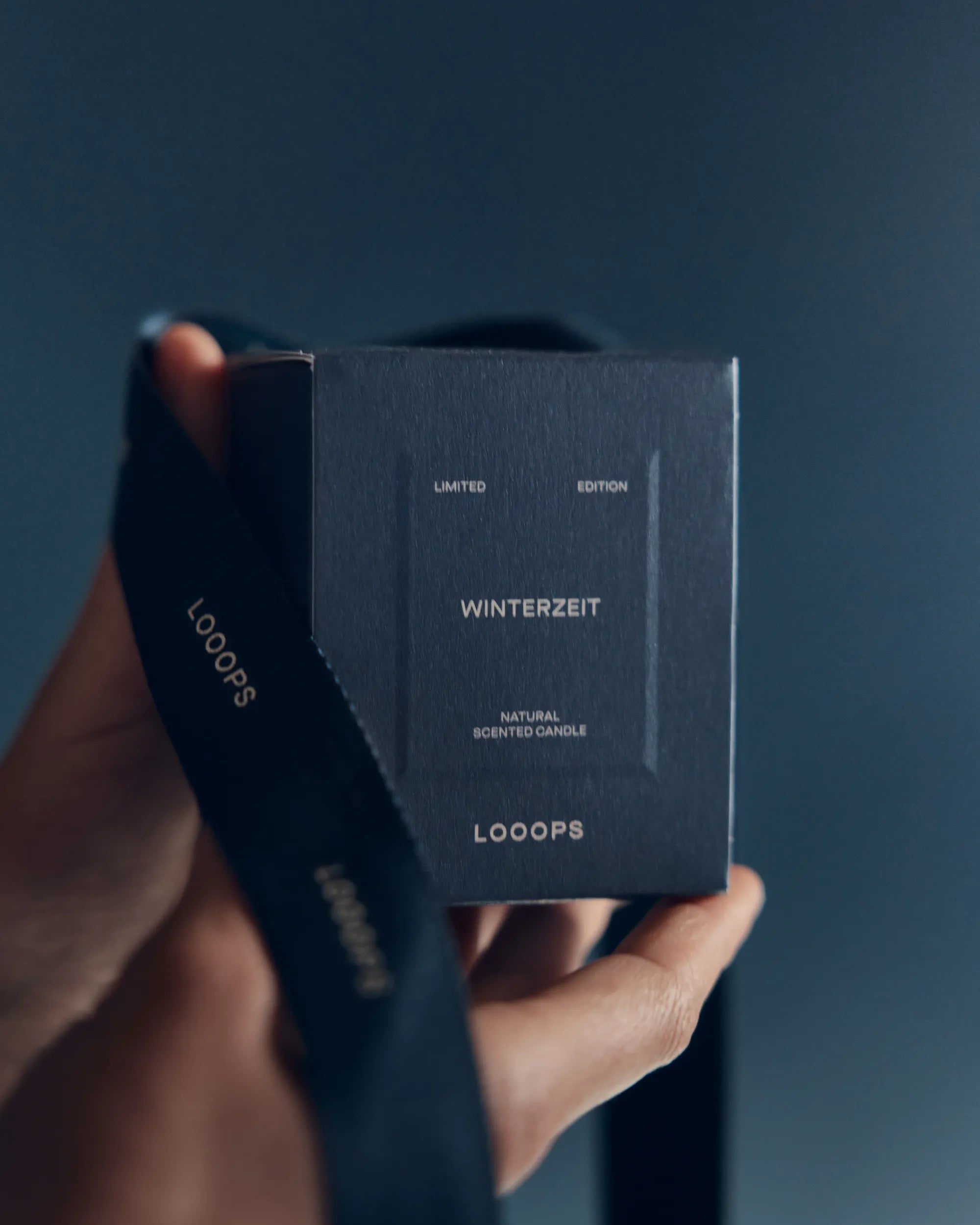Kleine Duftkerze Winterzeit · Limited Edition von Looops mit Verpackung