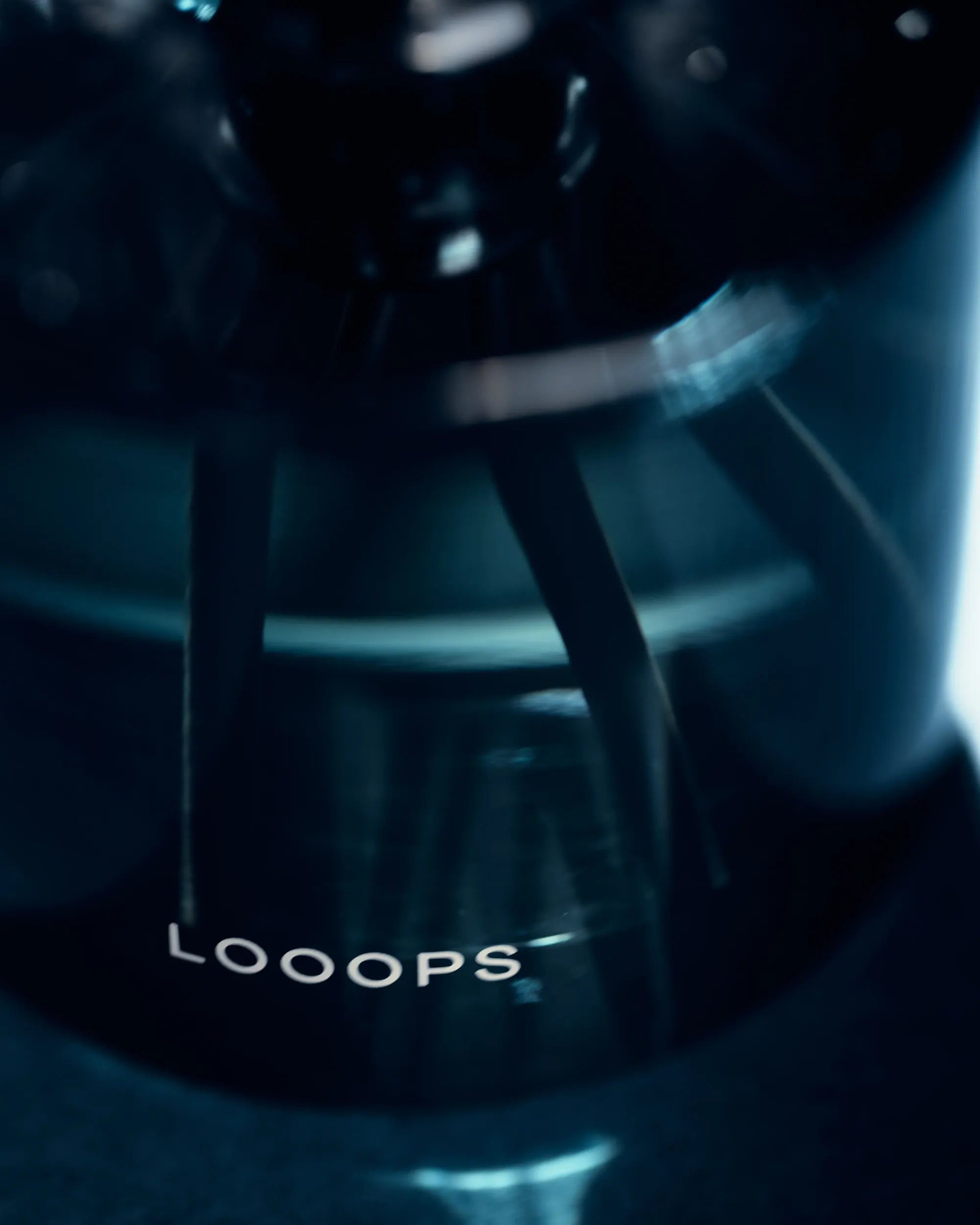 reed diffuser Stille · Limited Edition from Looops, close-up of the diffuser