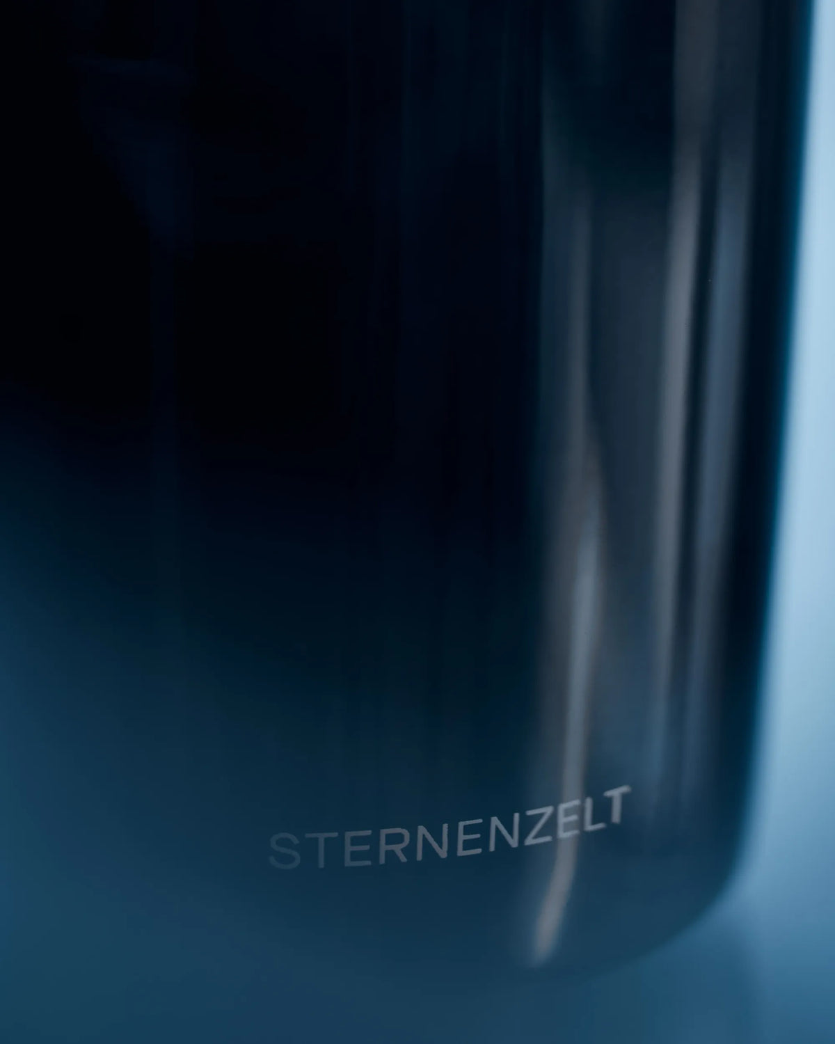 Große Duftkerze Sternenzelt · Limited Edition von Looops, Nahaufnahme des Etiketts