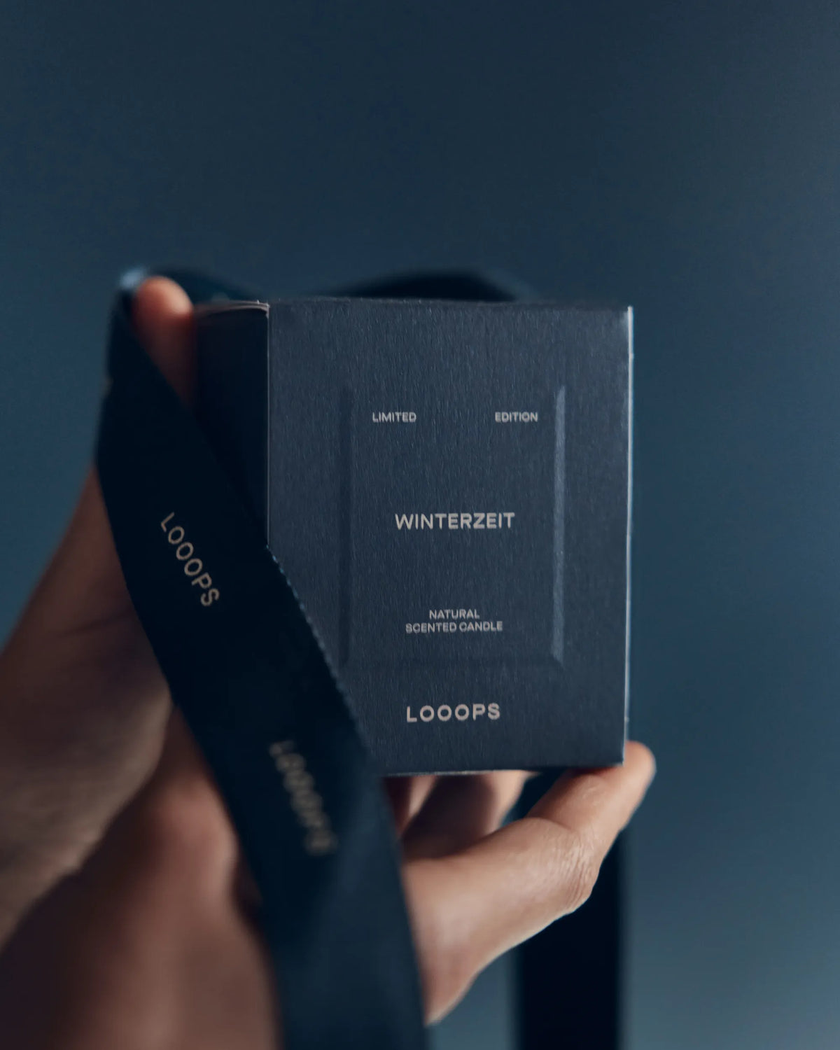 Kleine Duftkerze Winterzeit · Limited Edition von Looops mit Verpackung