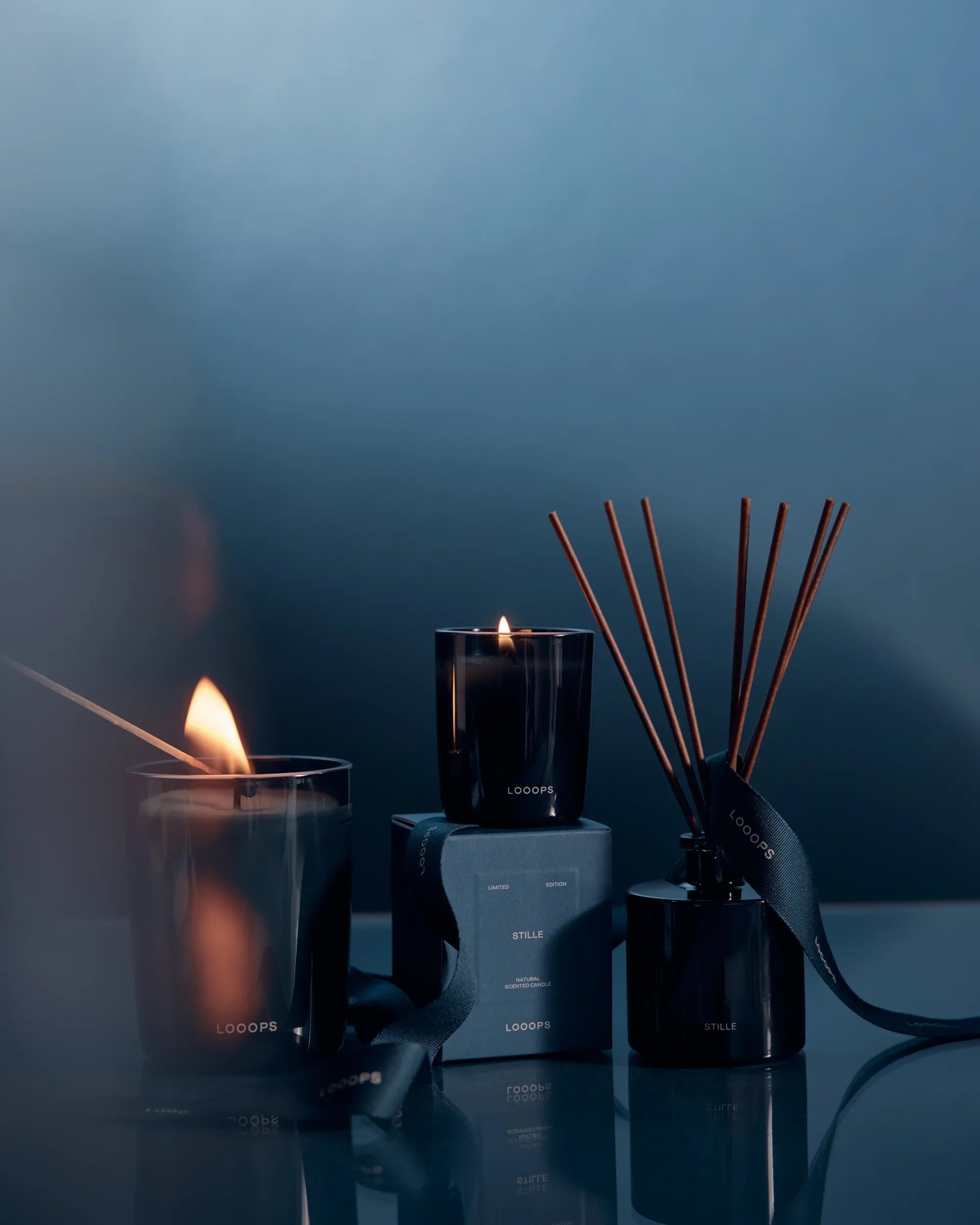 Duftkerze und Duftstäbchen der Looops Winter-Limited-Edition im Ambiente