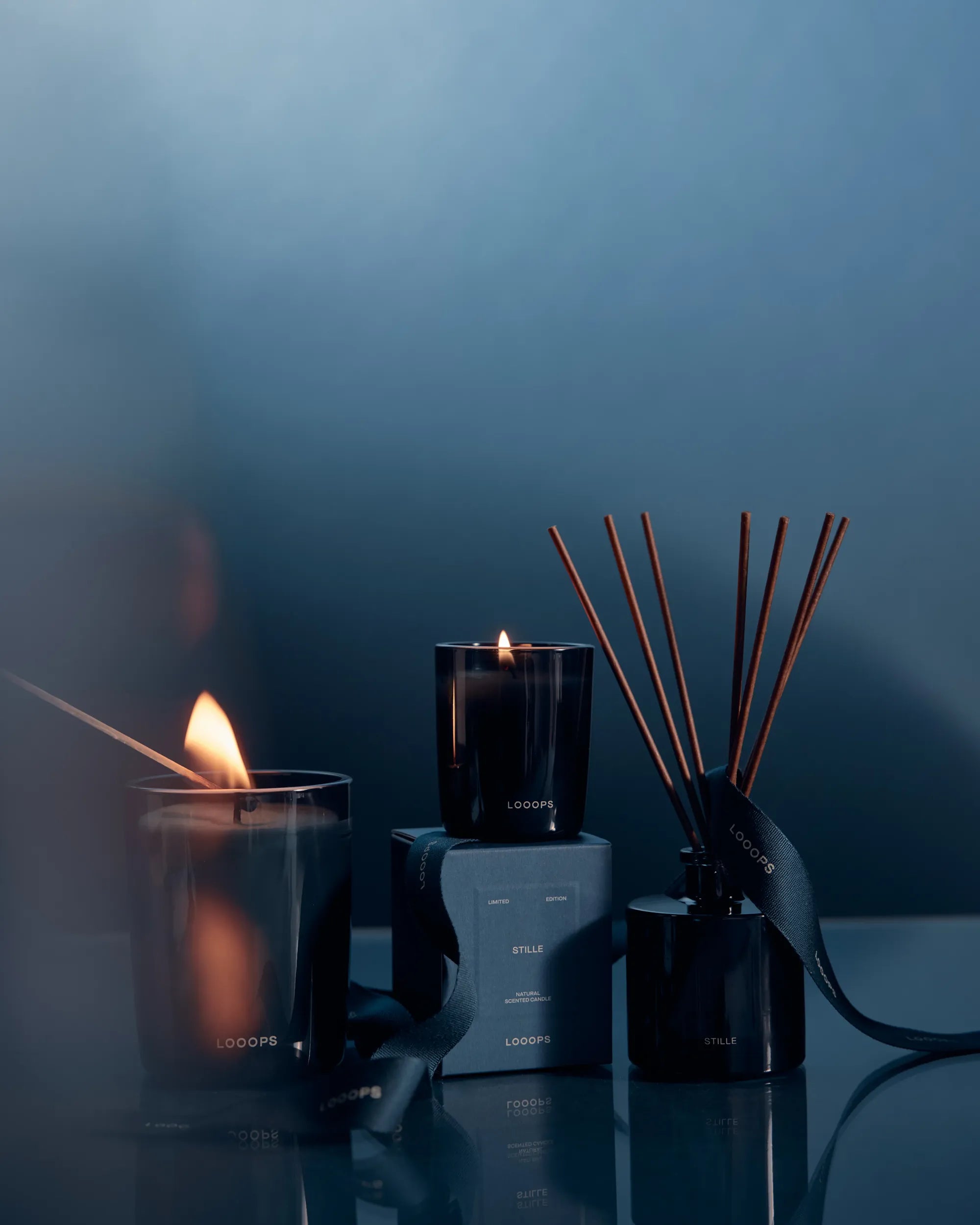 Duftkerze und Duftstäbchen der Looops Winter-Limited-Edition im Ambiente