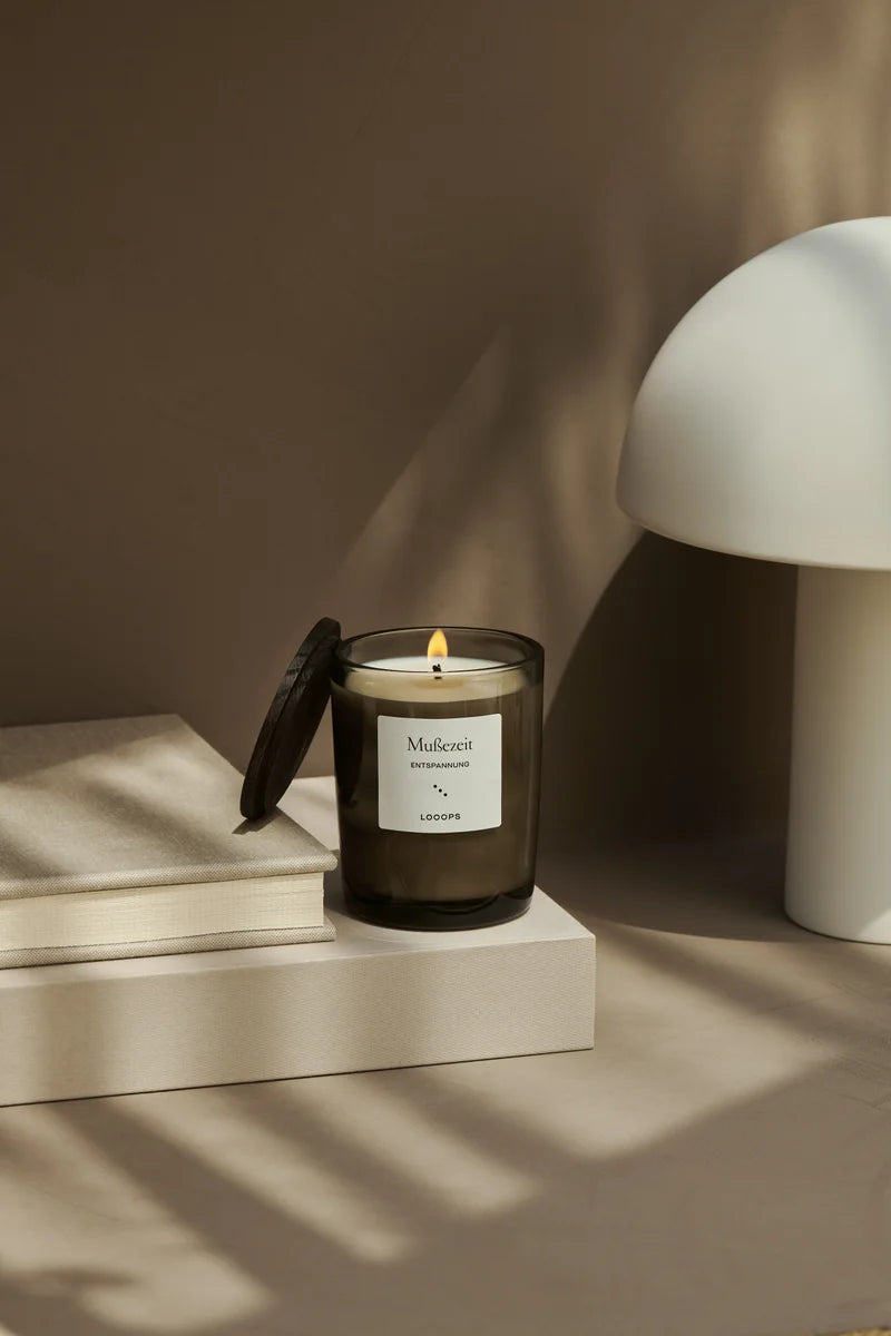 scented candle Mußezeit with cover on books